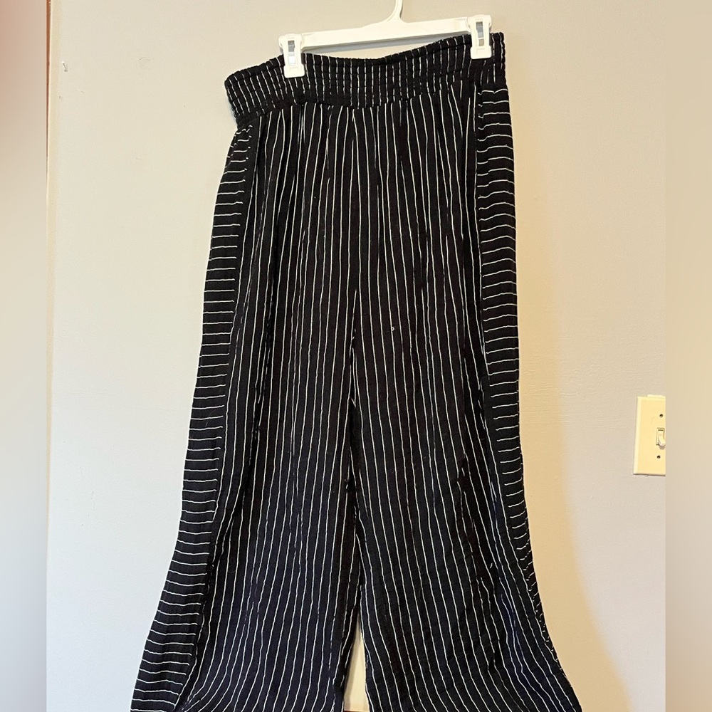 Black and White Striped Women's wide leg pants with pockets 2XL